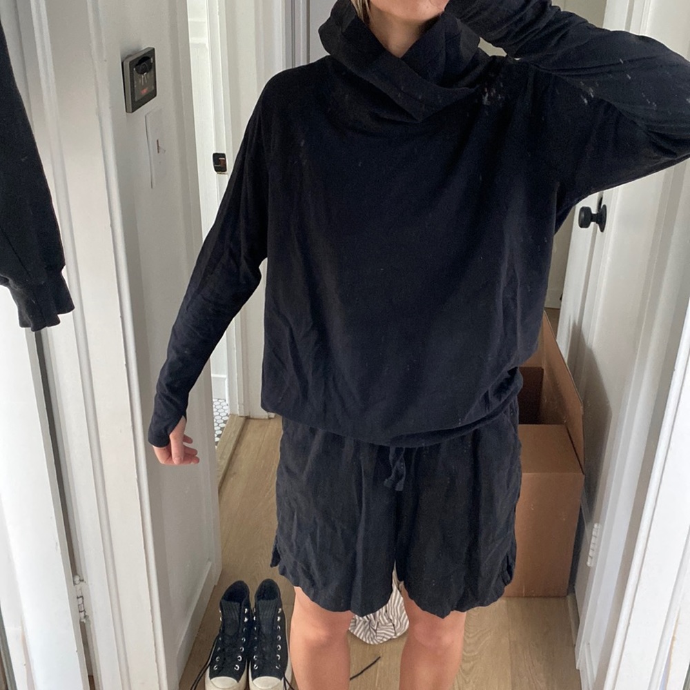 Lululemon high neck light sweatshirt